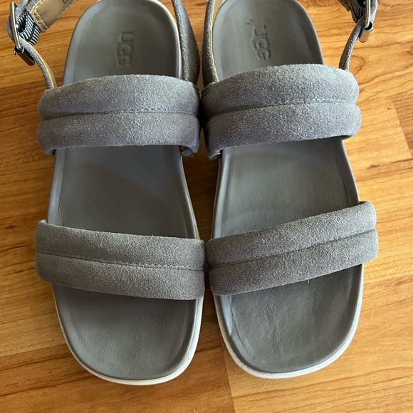 UGG Lynnden Platform Ankle Strap Sandals - Picture 7 of 11